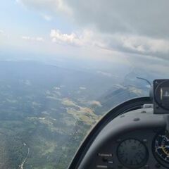 Flugwegposition um 13:11:10: Aufgenommen in der Nähe von Okres Prachatice, Tschechien in 2202 Meter
